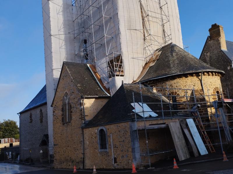 Echafaudage sur l'église
